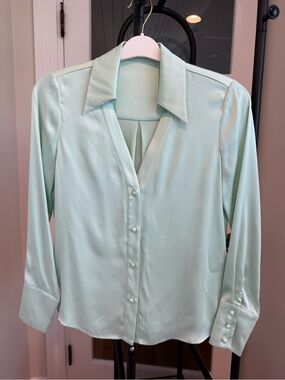 Alice + Olivia Mint Green Silky Satin Button-Down Blouse – Size XS